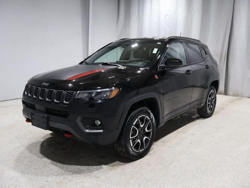 Diamond Black Crystal Pearlcoat 2024 Jeep Compass Trailhawk