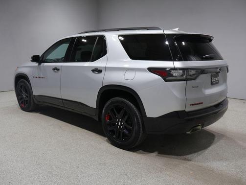 Silver Ice Metallic 2021 Chevrolet Traverse Premier