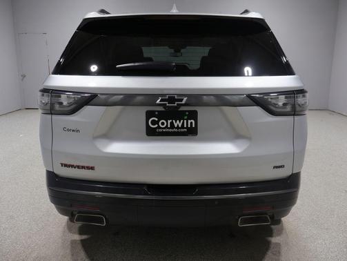 Silver Ice Metallic 2021 Chevrolet Traverse Premier