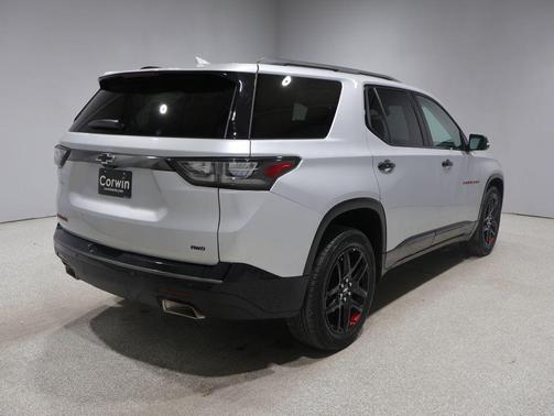 Silver Ice Metallic 2021 Chevrolet Traverse Premier