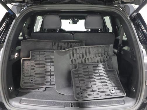 Diamond Black Crystal Pearlcoat 2024 Jeep Grand Cherokee L Altitude