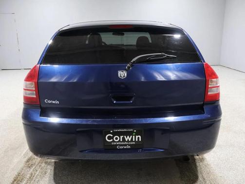 2005 Dodge Magnum SE