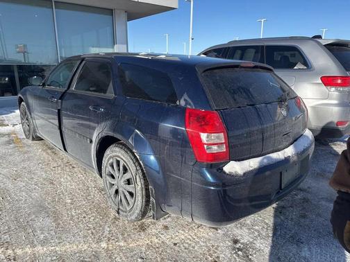 2005 Dodge Magnum SE