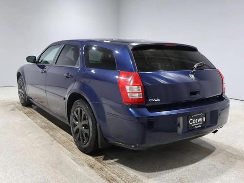 2005 Dodge Magnum SE