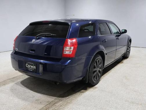 2005 Dodge Magnum SE