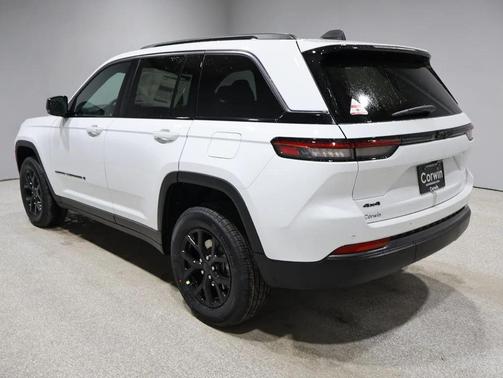 Bright White Clearcoat 2026 Jeep Grand Cherokee Altitude