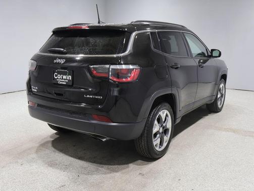 Diamond Black Crystal Pearlcoat 2018 Jeep Compass Limited