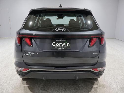 Dark Gray Metallic 2024 Hyundai TUCSON SE