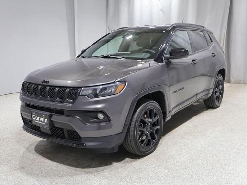 Granite Crystal Metallic Clearcoat 2023 Jeep Compass Latitude