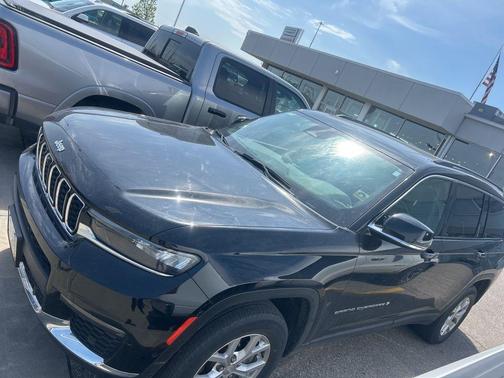 Diamond Black Crystal Pearlcoat 2023 Jeep Grand Cherokee L Limited