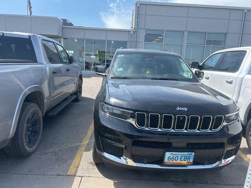 Diamond Black Crystal Pearlcoat 2023 Jeep Grand Cherokee L Limited