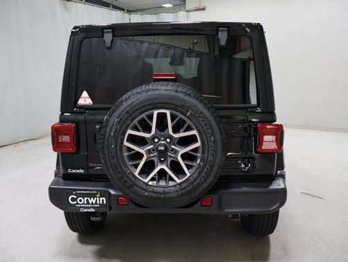 2025 Jeep Wrangler 4-Door Sahara 4x4