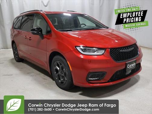 2025 Chrysler Pacifica Hybrid Premium S Appearance Pkg