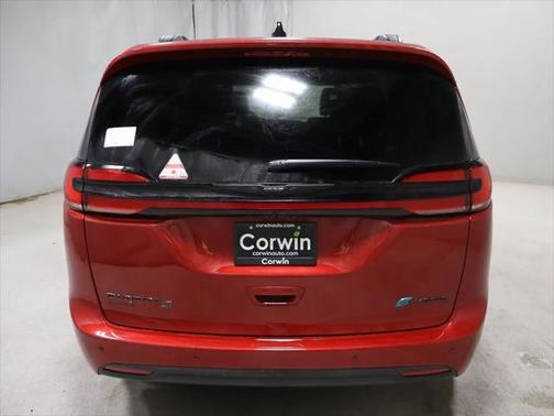 2025 Chrysler Pacifica Hybrid Premium S Appearance Pkg