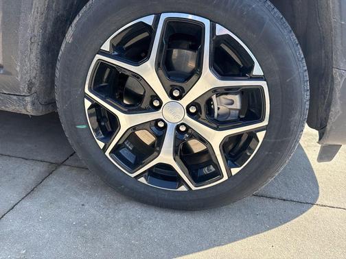 Baltic Gray Metallic Clearcoat 2024 Jeep Compass Limited