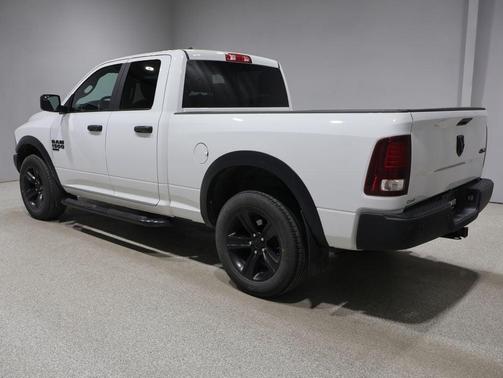 Bright White Clearcoat 2022 RAM 1500 Classic SLT