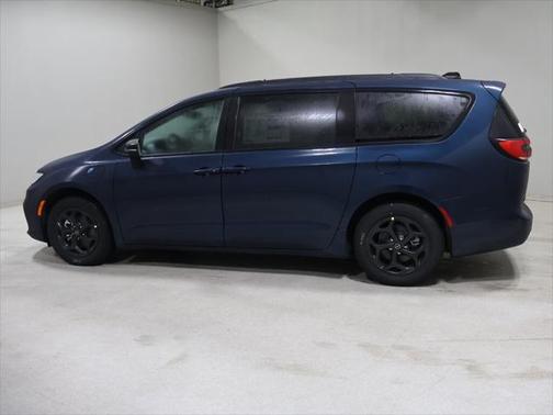 2025 Chrysler Pacifica Hybrid Premium S Appearance Pkg