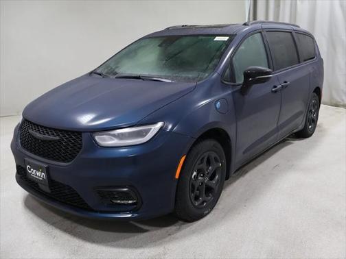 2025 Chrysler Pacifica Hybrid Premium S Appearance Pkg