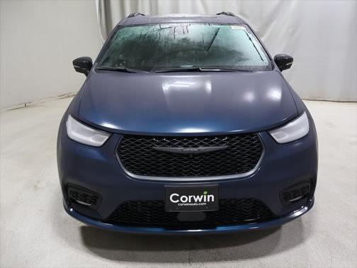 2025 Chrysler Pacifica Hybrid Premium S Appearance Pkg