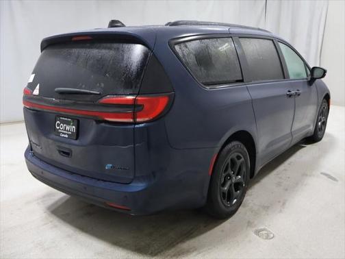 2025 Chrysler Pacifica Hybrid Premium S Appearance Pkg