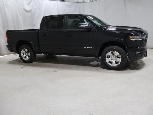 Diamond Black Crystal Pearlcoat 2026 RAM 1500 Big Horn/Lone Star