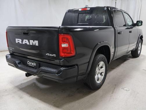 Diamond Black Crystal Pearlcoat 2026 RAM 1500 Big Horn/Lone Star