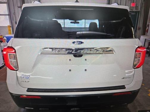 Oxford White 2024 Ford Explorer XLT