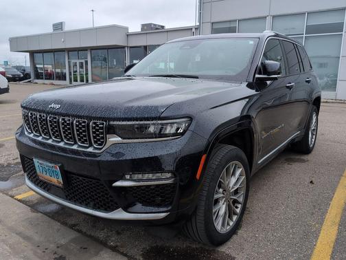 Midnight Sky 2023 Jeep Grand Cherokee Summit