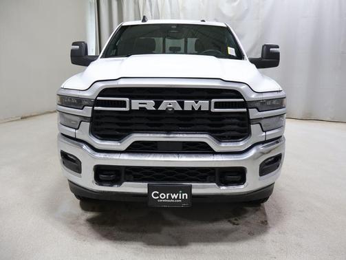 Bright White Clearcoat 2026 RAM 3500 Tradesman Crew Cab 4x4 8' Box