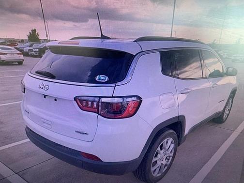 2022 Jeep Compass Latitude Lux