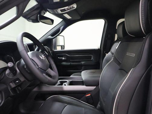 2025 RAM 2500 Laramie Crew Cab 4x4 8' Box