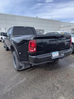 2025 RAM 3500 Limited Crew Cab 4x4 8' Box