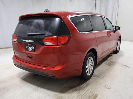 2026 Chrysler Voyager LX