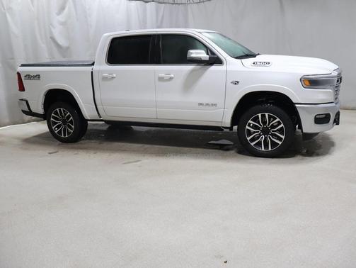 Ivory White Tri-Coat Pearlcoat 2026 RAM 1500 Longhorn