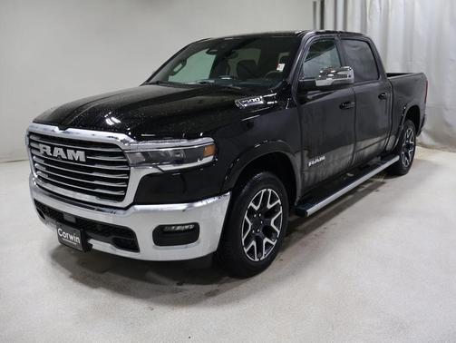 Diamond Black Crystal Pearlcoat 2026 RAM 1500 Laramie