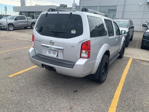 2009 Nissan Pathfinder SE