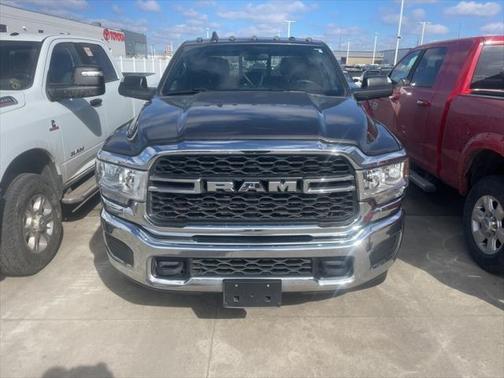 2022 RAM 3500 Tradesman Crew Cab 4x4 8' Box