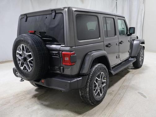 2026 Jeep Wrangler 4-Door Sahara 4x4