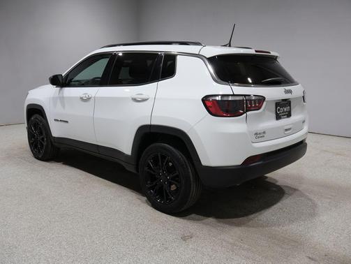 Bright White Clearcoat 2023 Jeep Compass Latitude Lux