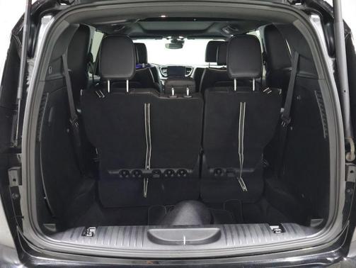 Diamond Black Crystal Pearlcoat 2025 Chrysler Pacifica Limited