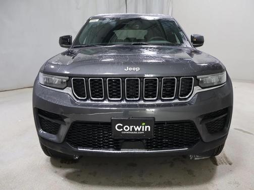 Baltic Gray Metallic Clearcoat 2026 Jeep Grand Cherokee Altitude