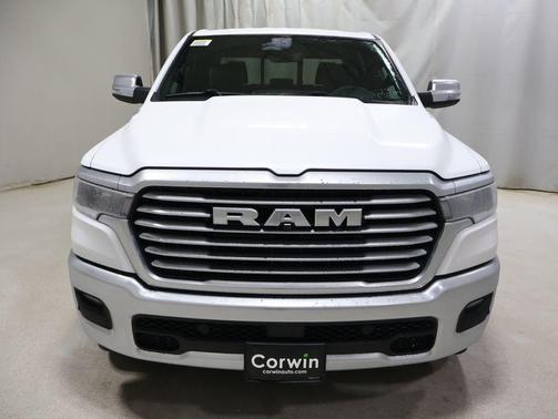 Ivory White Tri-Coat Pearlcoat 2026 RAM 1500 Laramie