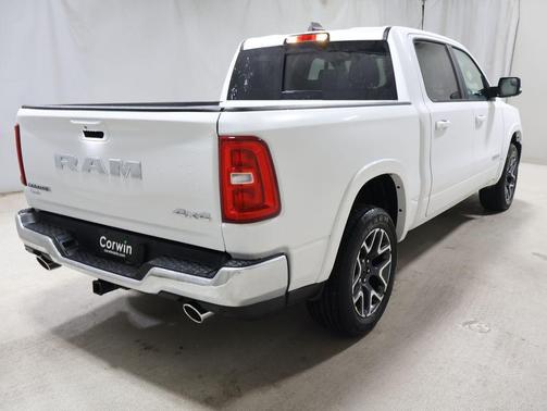 Ivory White Tri-Coat Pearlcoat 2026 RAM 1500 Laramie