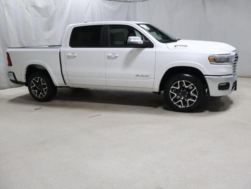 Ivory White Tri-Coat Pearlcoat 2026 RAM 1500 Laramie