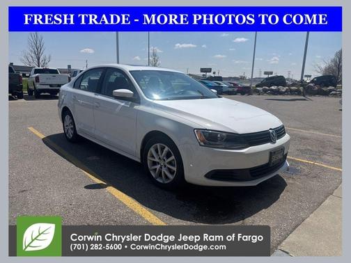 Candy White 2012 Volkswagen Jetta SE