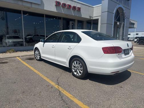 Candy White 2012 Volkswagen Jetta SE