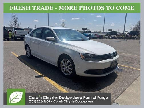 Candy White 2012 Volkswagen Jetta SE