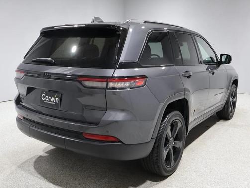 2022 Jeep Grand Cherokee Altitude