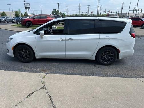 2018 Chrysler Pacifica Touring-L Plus