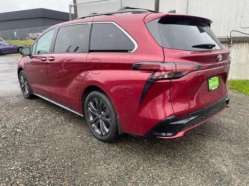 2022 Toyota Sienna XSE 7 Passenger